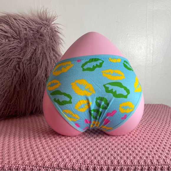 ๐ NWT - SMALL - comfy panties lingerie underwear thong - blue yellow kiss - Picture 4 of 4